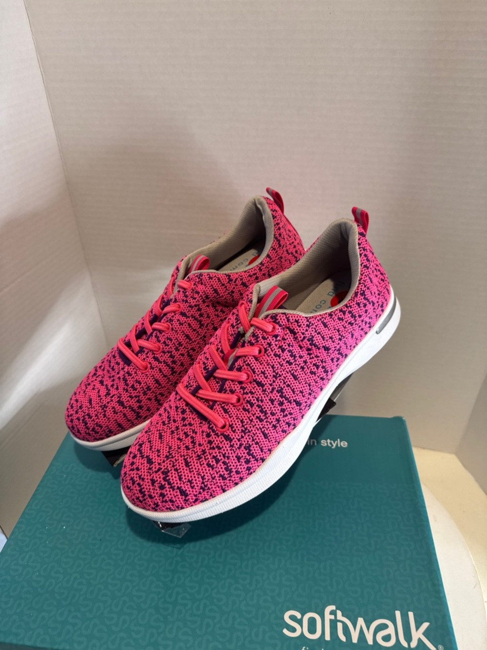 Softwalk Sampson S1713-730 Womens Pink Leather Lifestyle Sneakers Shoes size 8